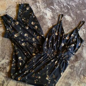 Kaileigh Jumpsuit Size Medium Navy Blue Floral Print